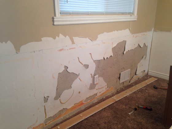 The white coat of finish plaster has delaminated from the coarse brown coat. If you’ve got intestinal fortitude, you might be able to rescue this wall. Photo Credit: Travis Boyer