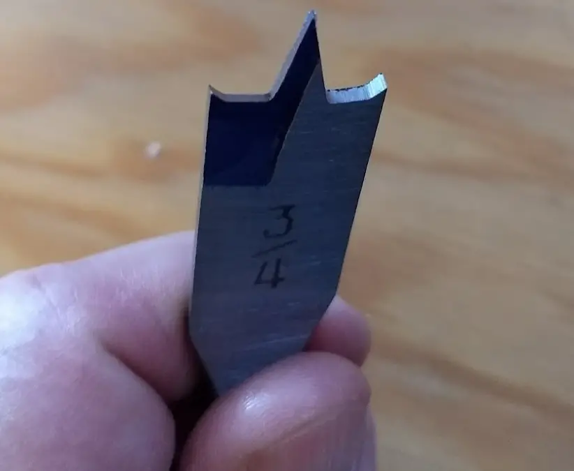 Cutting spurs create clean hole speedbor spade bit spurs