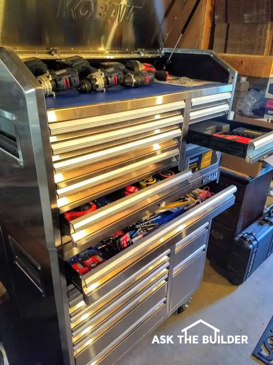 tool cabinet on wheels