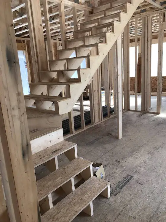 Quarter-turn concrete staircase with solid wood steps