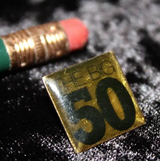 Big 50 pin bibelot
