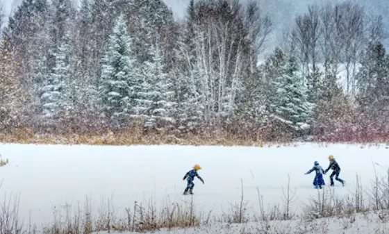 amish children ice skating