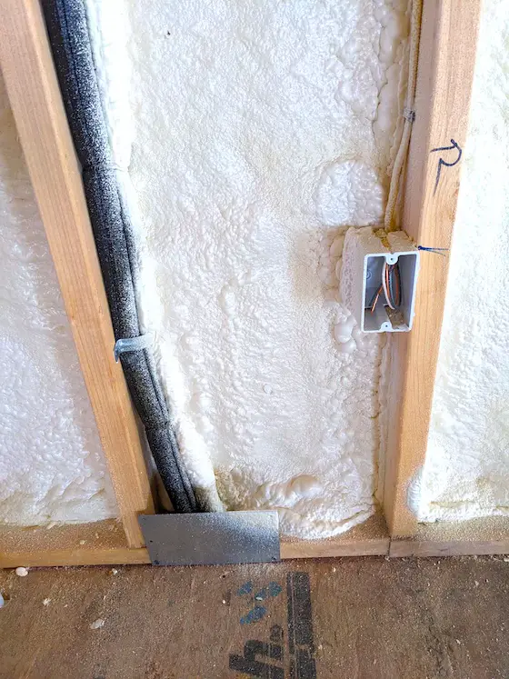 spray foam insulation in 2x6 wall