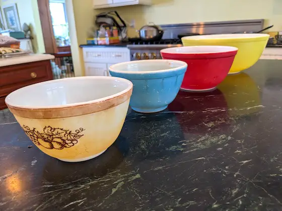 pyrex bowls with lead