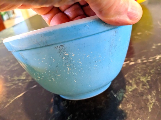 pyrex bowl missing lead paint